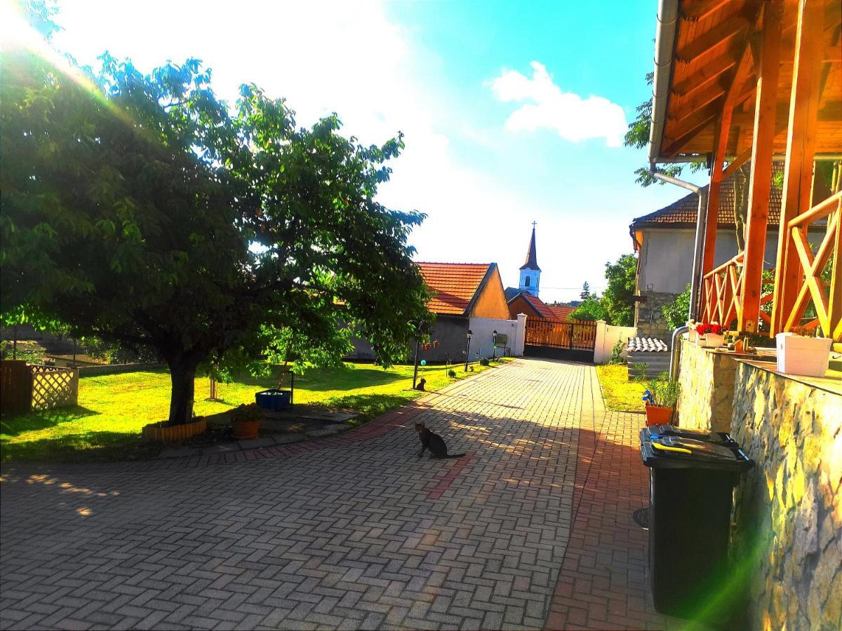 Szandra Vendeghaz Osku ภายนอก รูปภาพ